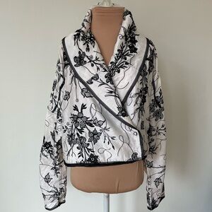 Absolut by Zebra White Silk Black Floral Embroidered Lagenlook Jacket EUC 3/XL